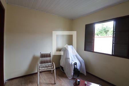 Casa à venda com 70m², 2 quartos e 2 vagasSala