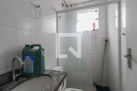 Banheiro de apartamento para alugar com 2 quartos, 50m² em Jardim Itapark Velho, Mauá