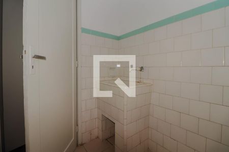 Banheiro de kitnet/studio à venda com 1 quarto, 45m² em Floresta, Porto Alegre