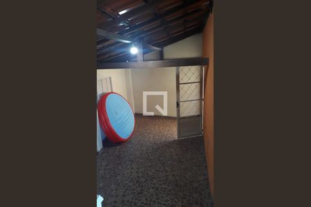 varanda de casa para alugar com 2 quartos, 241m² em Petrolândia, Contagem