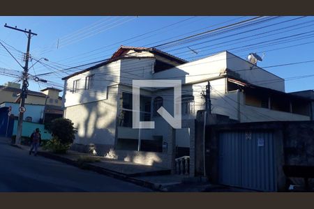 Fachada de casa para alugar com 2 quartos, 241m² em Petrolândia, Contagem