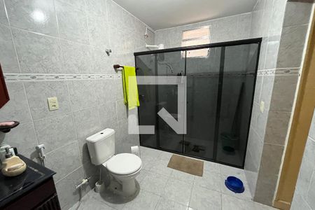 Banheiro de casa para alugar com 3 quartos, 350m² em Jardim Guanabara, Rio de Janeiro