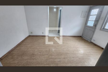 Sala de casa para alugar com 2 quartos, 68m² em Vila Matias, Santos