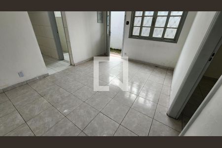 Sala de casa para alugar com 2 quartos, 68m² em Vila Matias, Santos