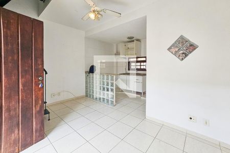 Sala de apartamento para alugar com 1 quarto, 50m² em Jardim Las Palmas, Guarujá