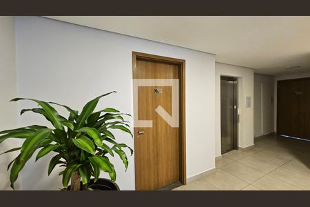 Apartamento à venda com 93m², 2 quartos e 1 vaga Apartamento à venda com 93m², 2 quartos e 1 vagaHall social