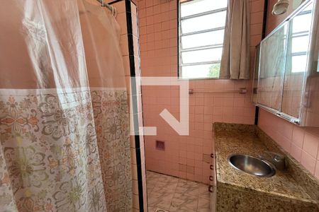 Banheiro de apartamento para alugar com 2 quartos, 70m² em Jardim Guanabara, Rio de Janeiro