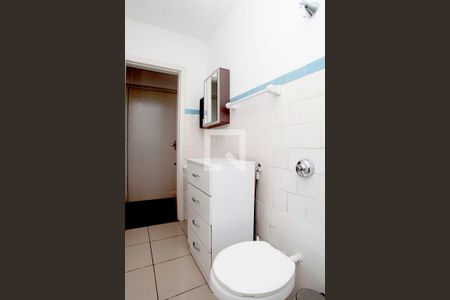 Banheiro de apartamento para alugar com 1 quarto, 36m² em Santana, Porto Alegre