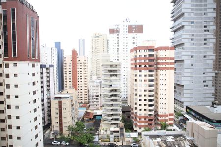 Varanda da Sala - Vista de apartamento para alugar com 2 quartos, 70m² em Setor Bueno, Goiânia