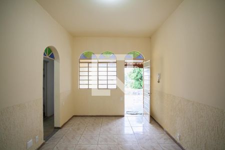 Sala de casa para alugar com 2 quartos, 90m² em Santa Rosa, Belo Horizonte