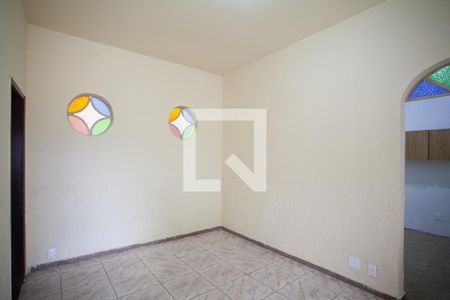 Sala de casa para alugar com 2 quartos, 90m² em Santa Rosa, Belo Horizonte