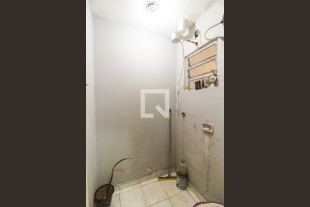 Banheiro de apartamento à venda com 2 quartos, 60m² em Conjunto Residencial José Bonifácio, São Paulo