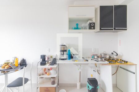 Sala  / Cozinha / Lavanderia de apartamento para alugar com 2 quartos, 32m² em Jardim Celeste, São Paulo