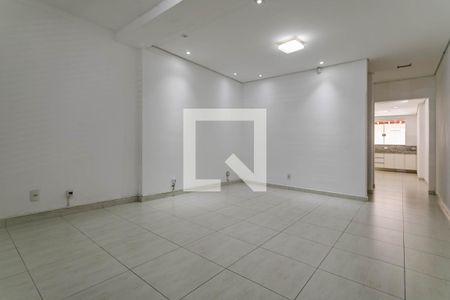 Sala de casa para alugar com 3 quartos, 120m² em Jardim Armenia, Mogi das Cruzes