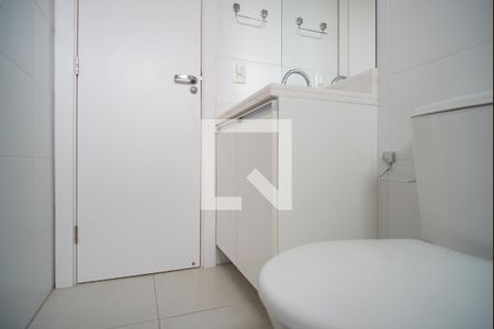 Banheiro da Suíte de apartamento para alugar com 2 quartos, 63m² em Jardim do Salso, Porto Alegre