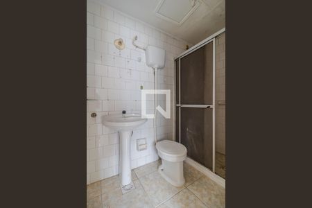 Banheiro de apartamento para alugar com 1 quarto, 40m² em Vila Nova, Porto Alegre