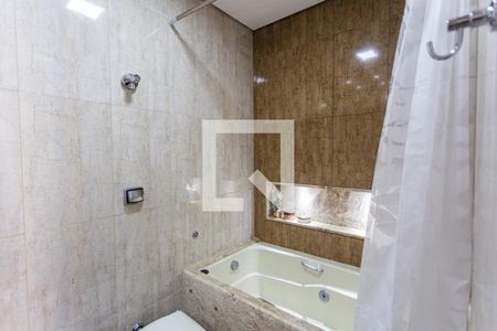 Banheiro da Suíte de apartamento à venda com 2 quartos, 106m² em Santo Antônio, Belo Horizonte