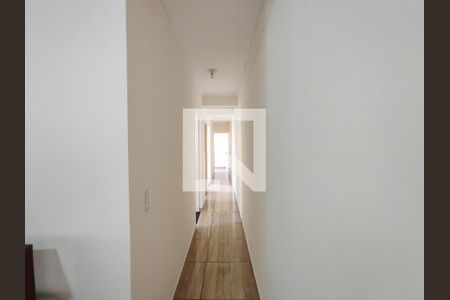 Corredor de casa para alugar com 3 quartos, 90m² em Vila Santa Margarida, Ferraz de Vasconcelos