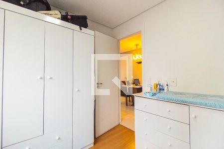 Quarto 1 de apartamento para alugar com 2 quartos, 46m² em Vila Carmosina, São Paulo