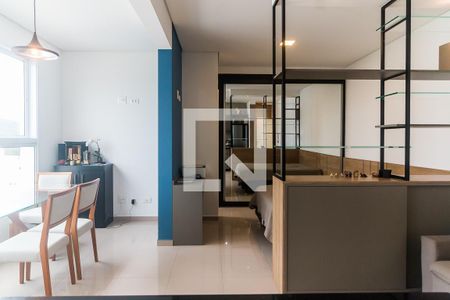 Sala/Quarto de kitnet/studio para alugar com 1 quarto, 42m² em Loteamento Mogilar, Mogi das Cruzes