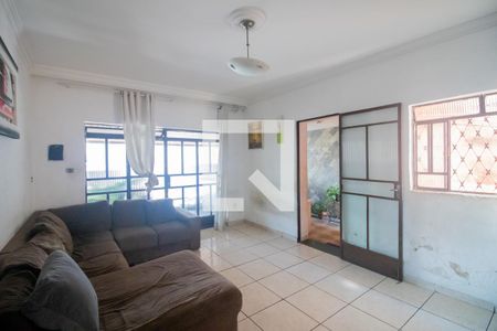 Sala de casa à venda com 3 quartos, 720m² em Betania, Contagem