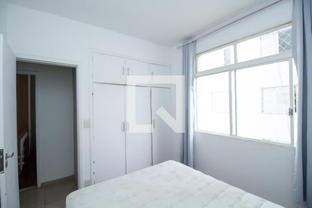 Quarto 1 de apartamento para alugar com 2 quartos, 96m² em Santo Antônio, Belo Horizonte