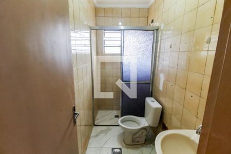 Banheiro de casa para alugar com 2 quartos, 70m² em Campo Limpo, São Paulo