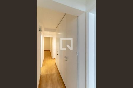 Corredor de apartamento para alugar com 3 quartos, 140m² em Itaim Bibi, São Paulo