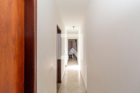 Corredor de casa à venda com 3 quartos, 200m² em Vila Antonina, São Paulo