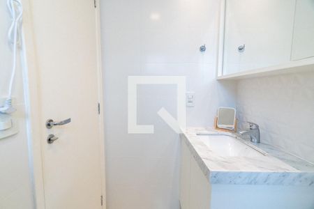 Banheiro da Suíte de apartamento à venda com 2 quartos, 64m² em Vila Alexandria, São Paulo