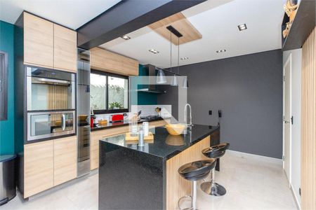 Casa à venda com 4 quartos, 254m² em Santo Amaro, São Paulo