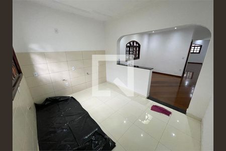 Casa à venda com 3 quartos, 165m² em Jardim das Maravilhas, Santo André