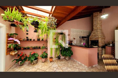 Casa à venda com 180m², 2 quartos e 4 vagas Casa à venda com 180m², 2 quartos e 4 vagasQuintal