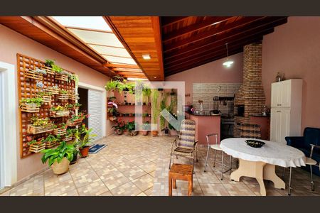 Casa à venda com 180m², 2 quartos e 4 vagas Casa à venda com 180m², 2 quartos e 4 vagasQuintal