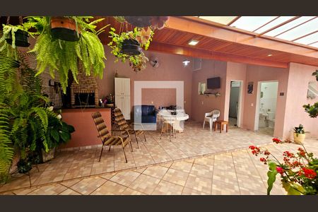 Casa à venda com 180m², 2 quartos e 4 vagas Casa à venda com 180m², 2 quartos e 4 vagasQuintal