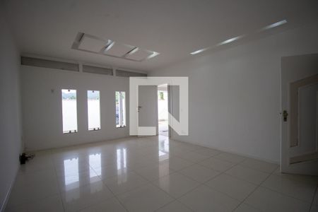 Sala de casa de condomínio para alugar com 3 quartos, 180m² em Vargem Grande, Rio de Janeiro