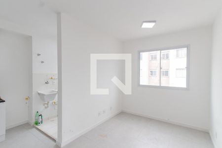 Sala de apartamento para alugar com 2 quartos, 34m² em Parque Vitoria, São Paulo