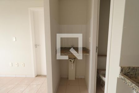 Banheiro de kitnet/studio para alugar com 1 quarto, 22m² em Iguatemi, Ribeirão Preto