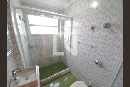 Banheiro de apartamento para alugar com 1 quarto, 48m² em Centro, São Vicente