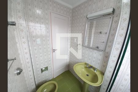 Banheiro de apartamento para alugar com 1 quarto, 48m² em Centro, São Vicente