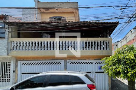 Casa à venda com 125m², 2 quartos e 2 vagas Casa à venda com 125m², 2 quartos e 2 vagasFachada