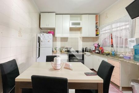 Casa à venda com 125m², 2 quartos e 2 vagas Casa à venda com 125m², 2 quartos e 2 vagasCozinha