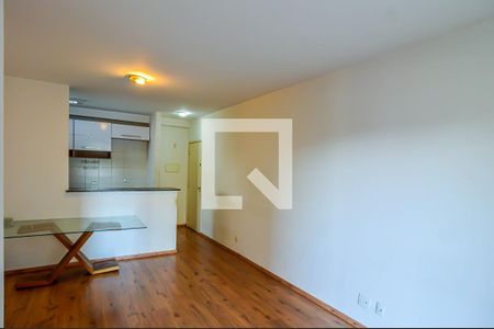 Sala de apartamento para alugar com 3 quartos, 80m² em Jardim Tupanci, Barueri