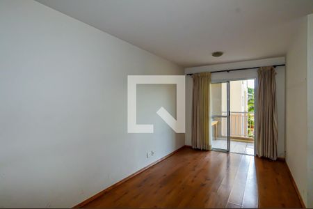 Sala de apartamento para alugar com 3 quartos, 80m² em Jardim Tupanci, Barueri