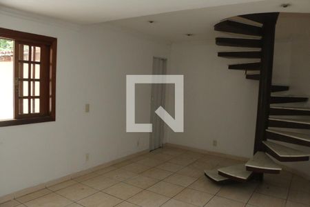 Sala de casa para alugar com 3 quartos, 132m² em Guarani, Nova Iguaçu