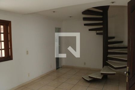 Sala de casa para alugar com 3 quartos, 132m² em Guarani, Nova Iguaçu