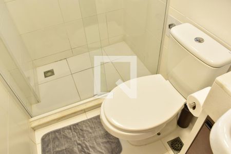 Banheiro de apartamento para alugar com 1 quarto, 40m² em Centro Cívico, Curitiba