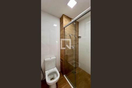 Banheiro de apartamento à venda com 1 quarto, 44m² em Funcionários, Belo Horizonte