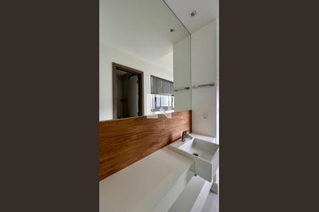 Banheiro de apartamento à venda com 1 quarto, 44m² em Funcionários, Belo Horizonte