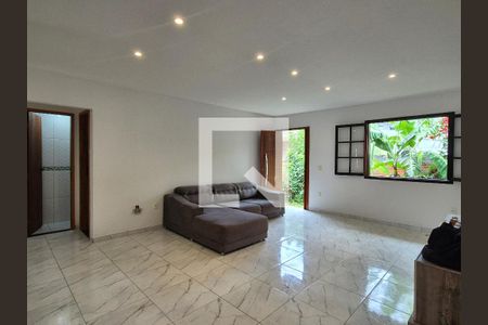 Sala de casa de condomínio para alugar com 2 quartos, 360m² em Vargem Grande, Rio de Janeiro